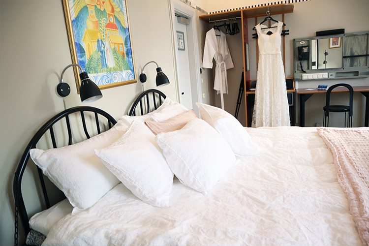 Bröllopscellen, vy mot sängen