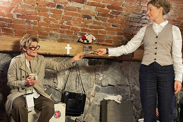 Teater om journalisten Barbro Bang Alving Teater om journalisten Barbro Bang Alving